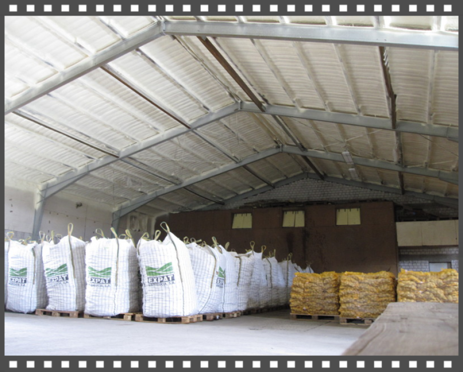 Ernte Lager Dämmen mit Srühschaum