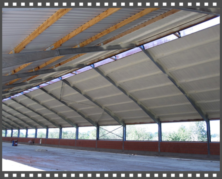 Isolierung einer neu gebauten Halle für die Geflügelhaltung